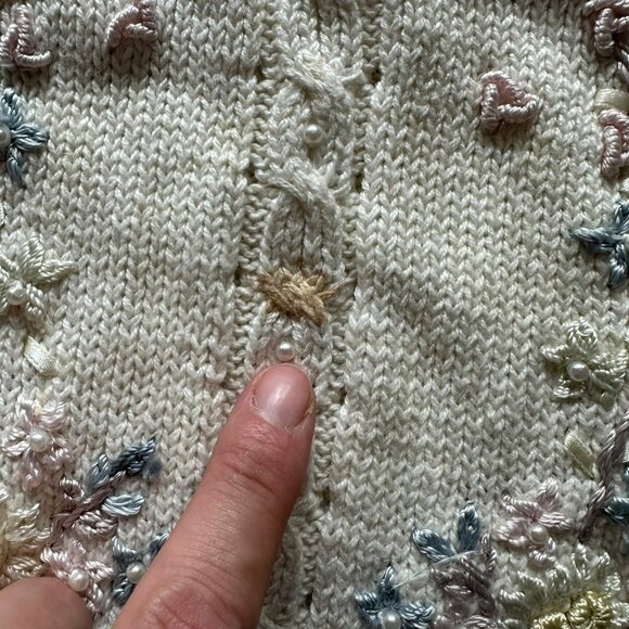 Vintage Carolyn Taylor Floral Knit Sweater With Embroidered & Pearl Details -M - Picture 3 of 10